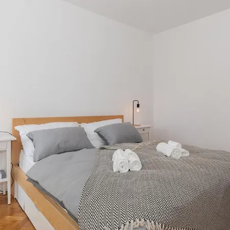 Zozo, Modern Two-bedroom سبليت