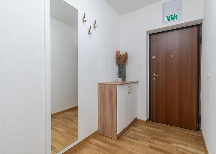 דירה Zozo, Modern Two-bedroom ספליט