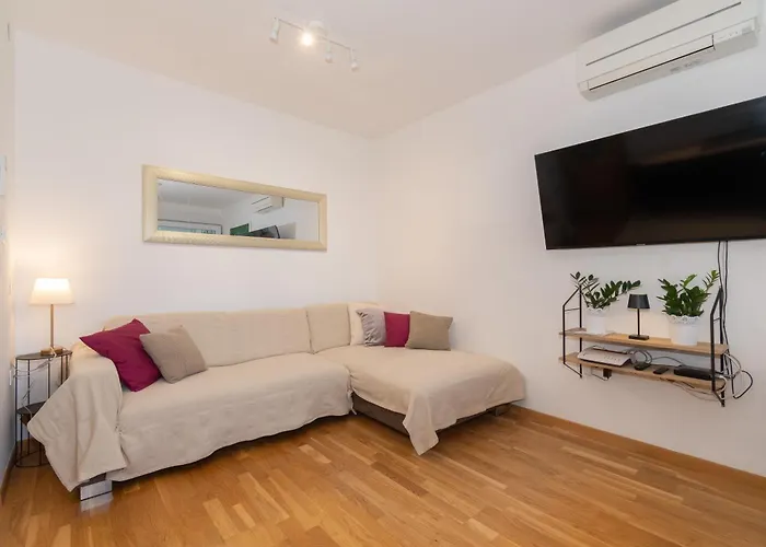 Zozo, Modern Two-bedroom スプリト