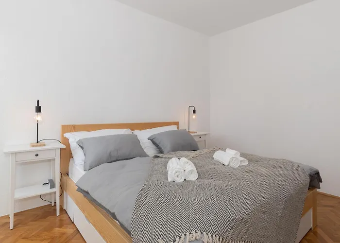 Zozo, Modern Two-bedroom ספליט