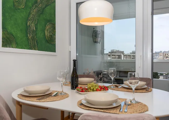 Zozo, Modern Two-bedroom דירה *