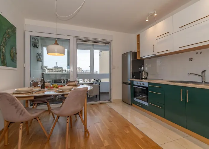 Zozo, Modern Two-bedroom アパート