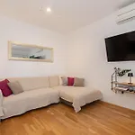 Zozo, Modern Two-bedroom Split